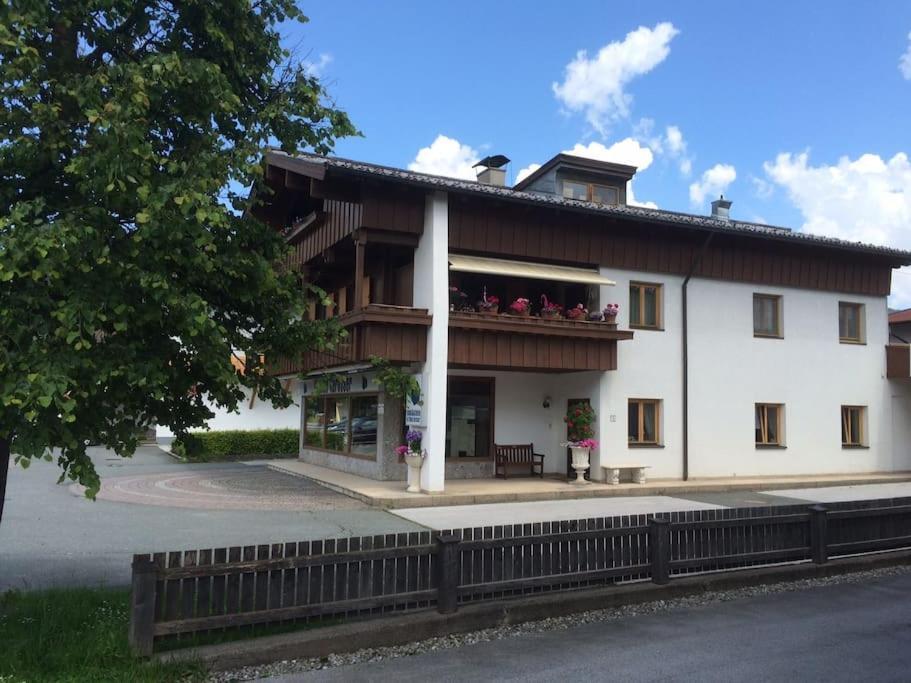 Barrierefreie Schoene Wohnung Im Eg Kossen Exterior photo